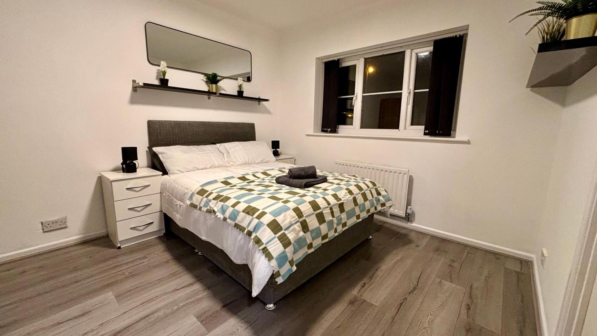 2-bed House By Knighthead Park W- Free Parking & Free Matchday Drop-off Holiday home
